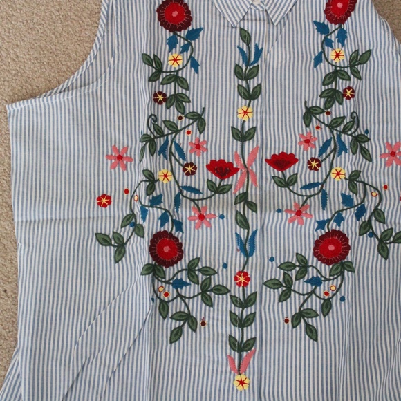 size petite L, pretty pinstripe with floral design blouse, new condition - Picture 5 of 5